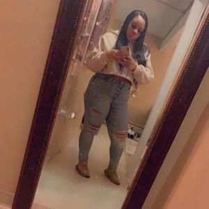 Meet your Posher, Adenike